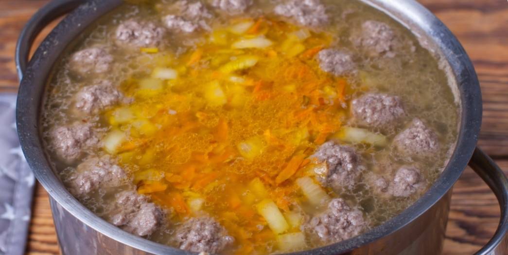 Суп с фрикадельками и гречкой