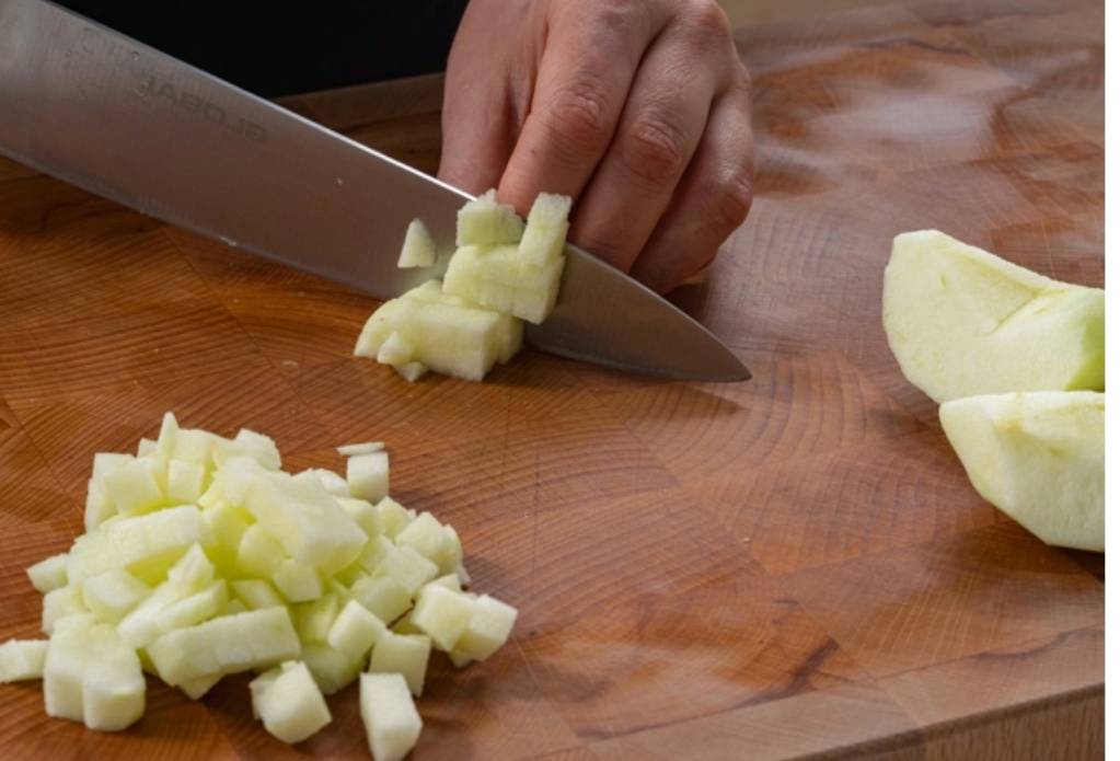 Зимний салат с яблоком