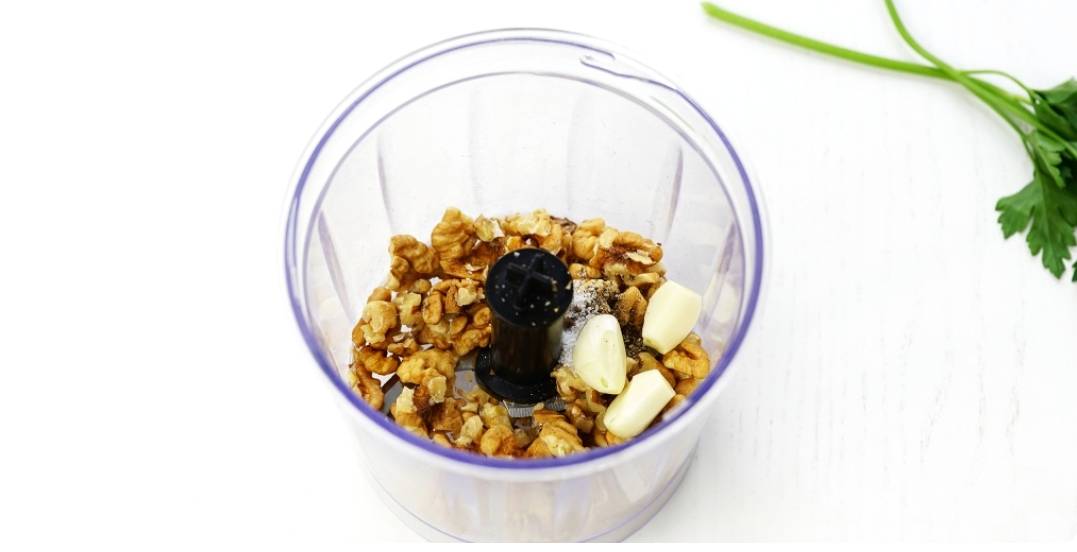 Грузинский салат с фасолью и говядиной