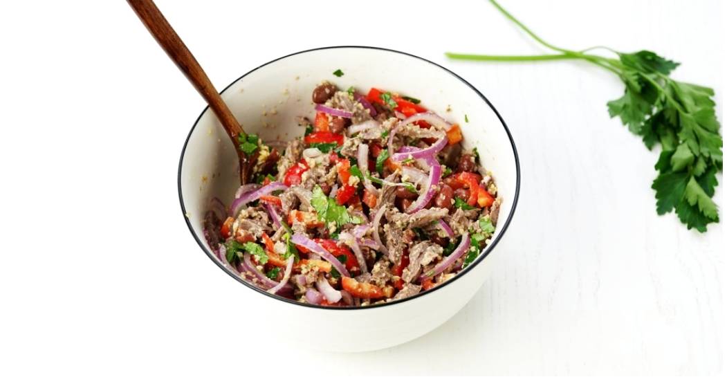 Грузинский салат с фасолью и говядиной