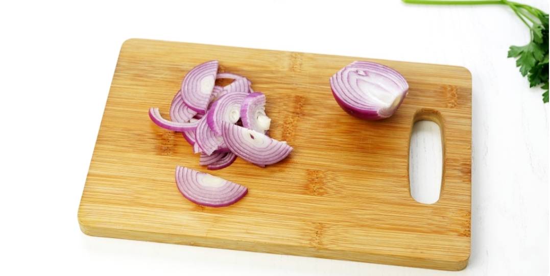 Грузинский салат с фасолью и говядиной