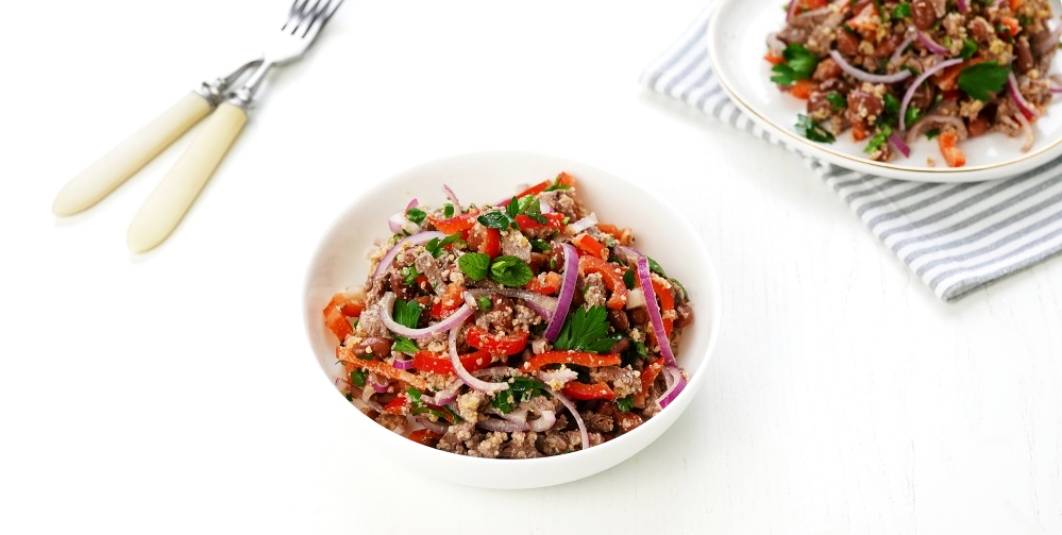 Грузинский салат с фасолью и говядиной