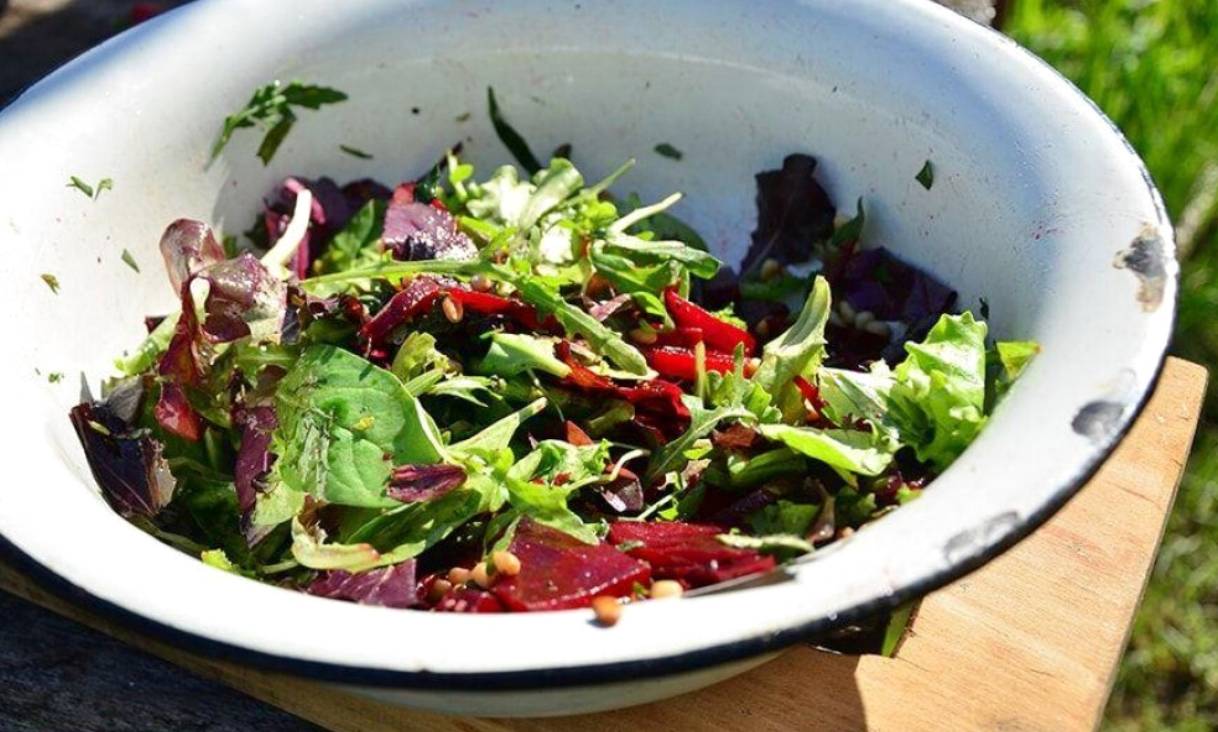 Грузинский салат со свеклой и сыром