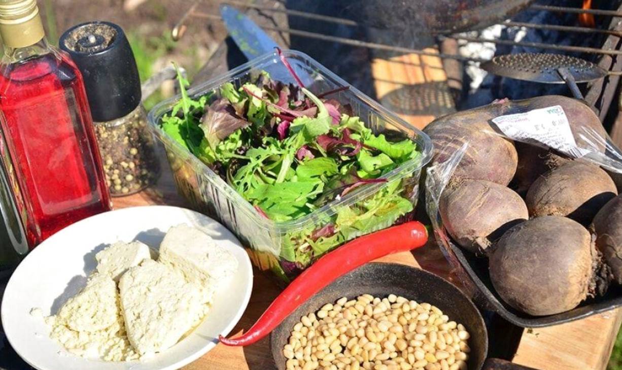 Грузинский салат со свеклой и сыром