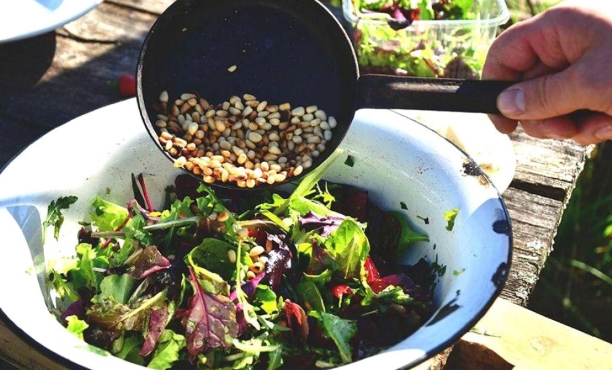 Грузинский салат со свеклой и сыром