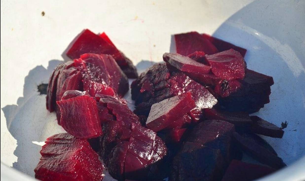 Грузинский салат со свеклой и сыром