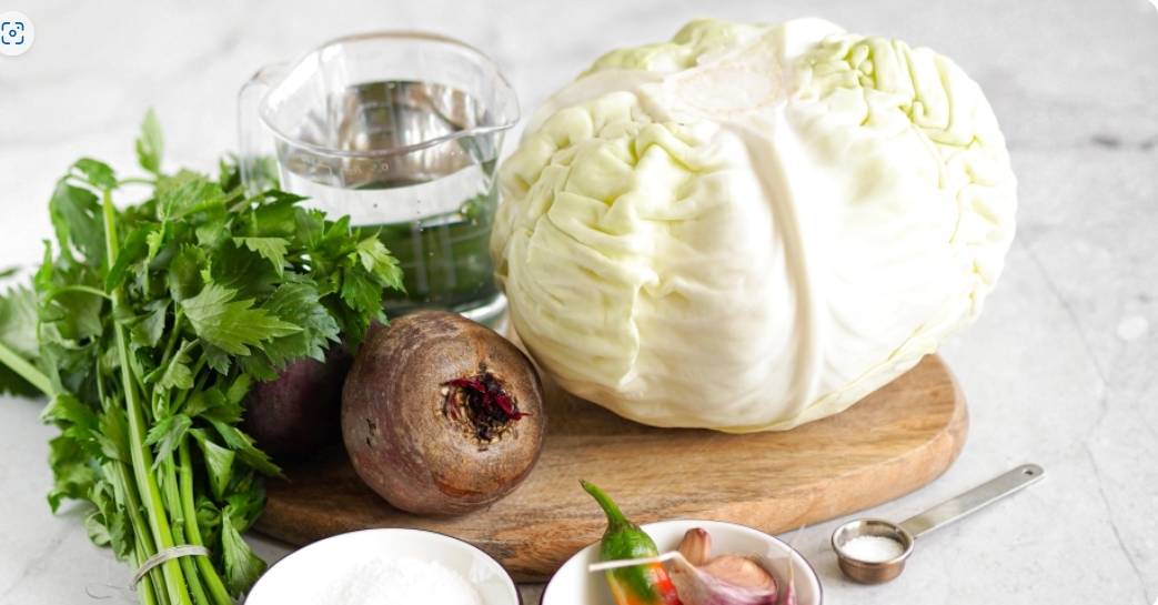 Грузинский салат со свеклой и капустой