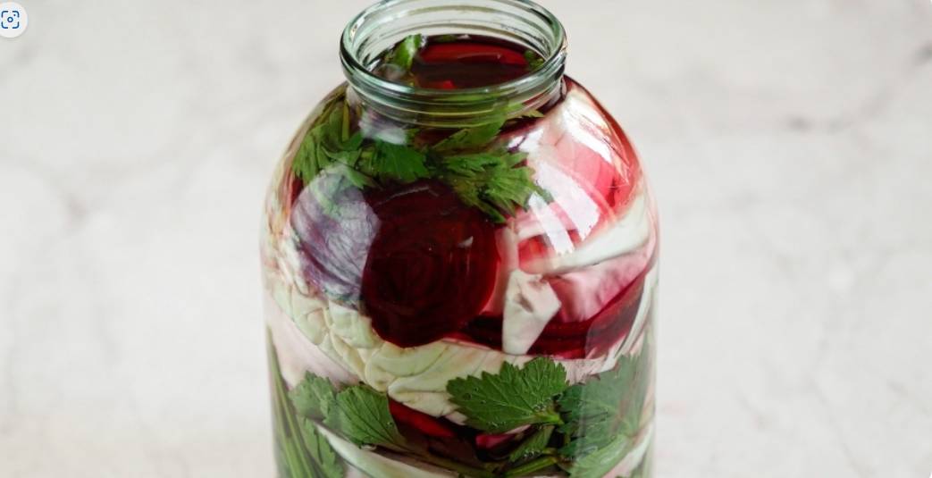 Грузинский салат со свеклой и капустой