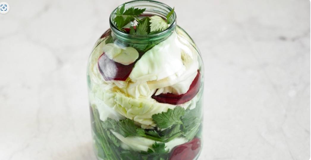 Грузинский салат со свеклой и капустой