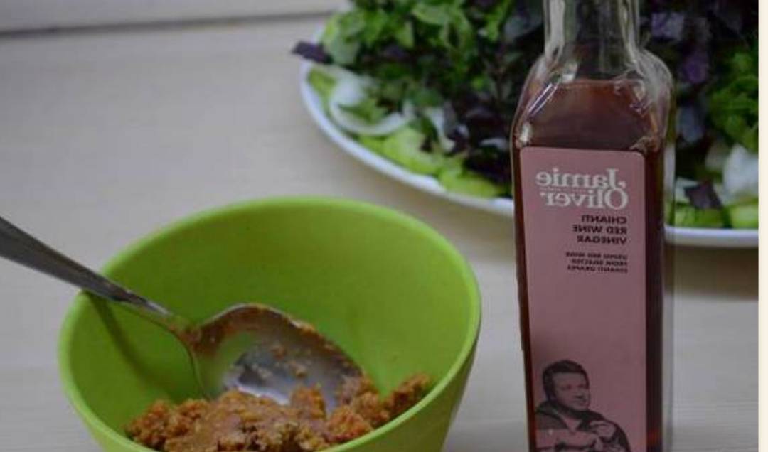 Грузинский салат с помидорами и орехами