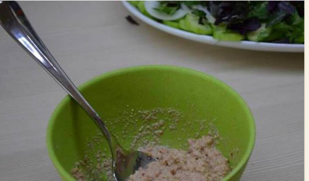 Грузинский салат с помидорами и орехами