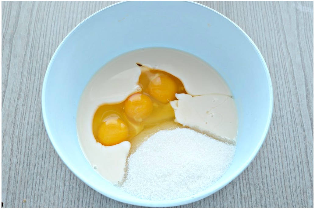 Пышная шарлотка на ряженке с яблоками в духовке