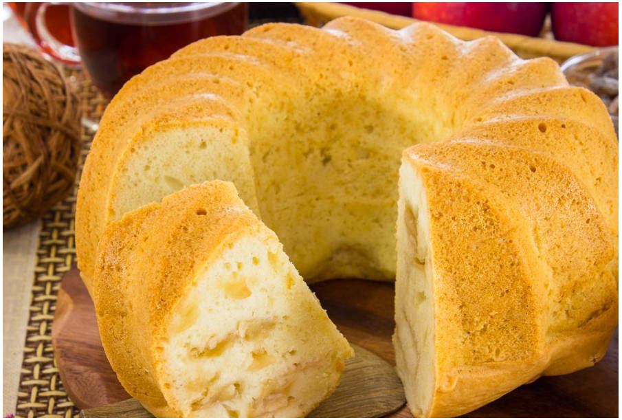 Шарлотка из 5 яиц с яблоками
