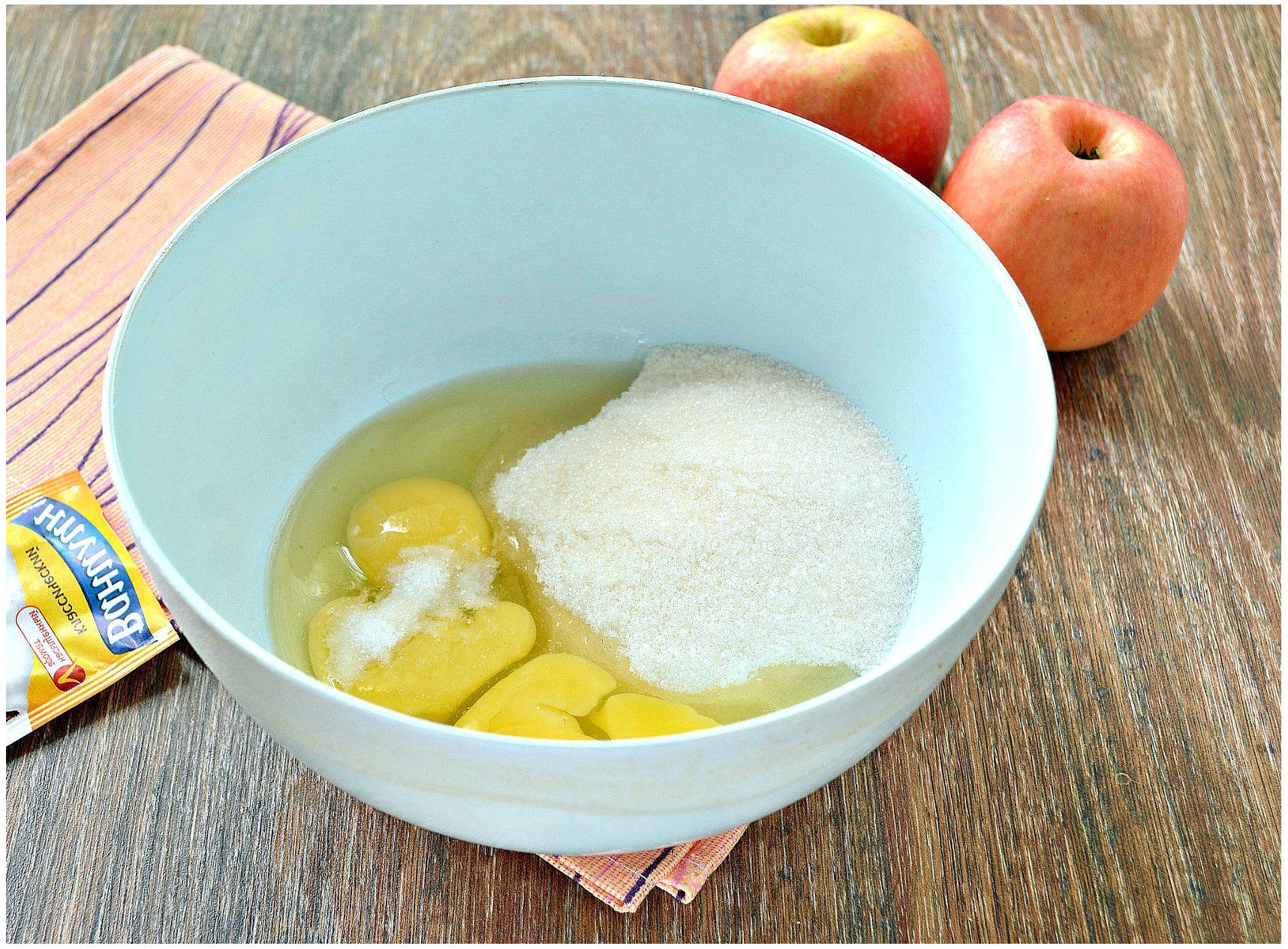 Заливная шарлотка с яблоками в духовке
