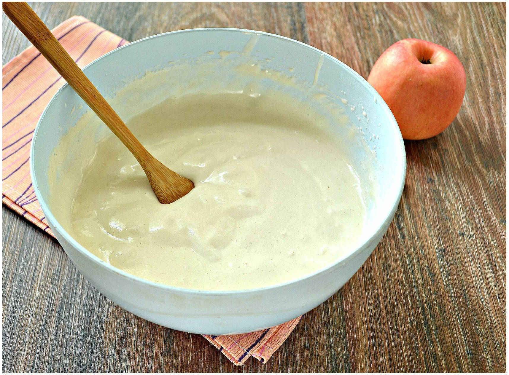Заливная шарлотка с яблоками в духовке
