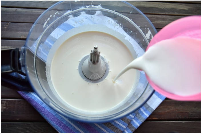 Пышная шарлотка с яблоками и клюквой в духовке