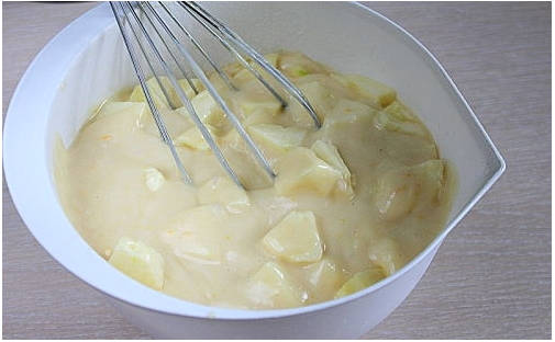 Постная шарлотка с яблоками без яиц в духовке