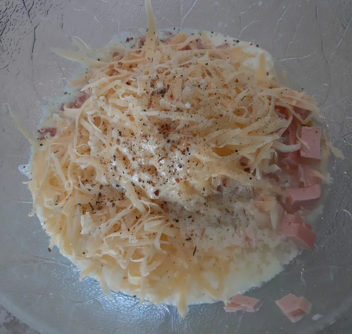 Вафли с сыром и колбасой в вафельнице