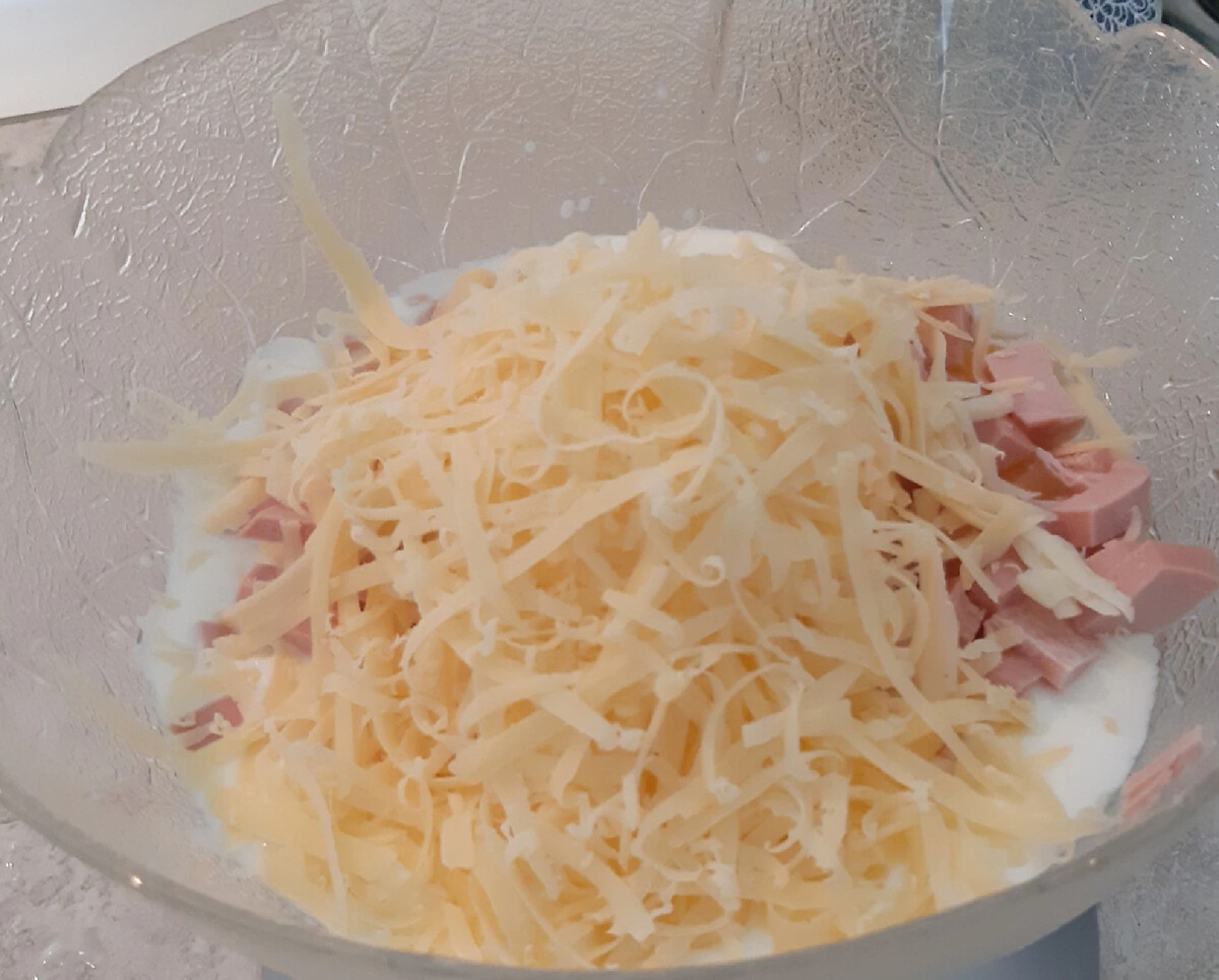 Вафли с сыром и колбасой в вафельнице