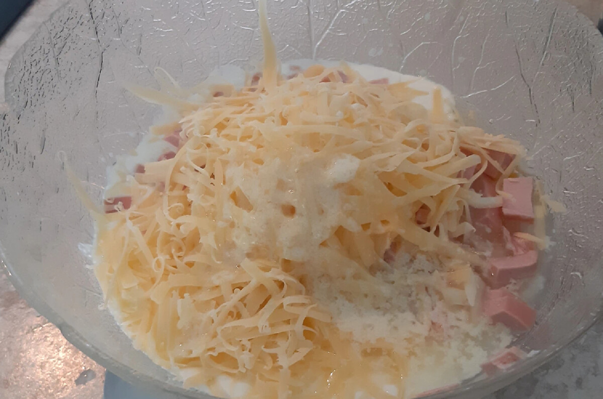 Вафли с сыром и колбасой в вафельнице