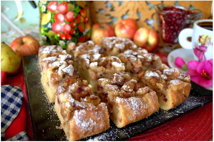 Пирог с грушами и яблоками