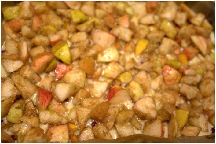 Пирог с грушами и яблоками