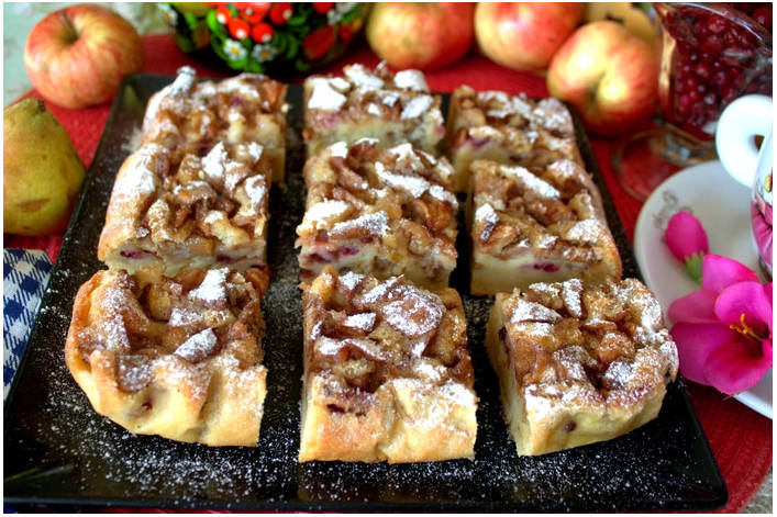 Пирог с грушами и яблоками