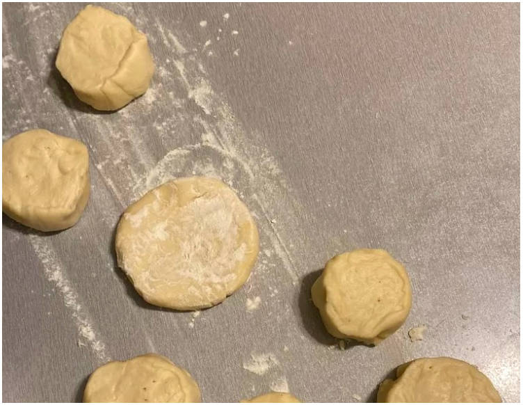 Пирожки с тыквой, рисом и изюмом