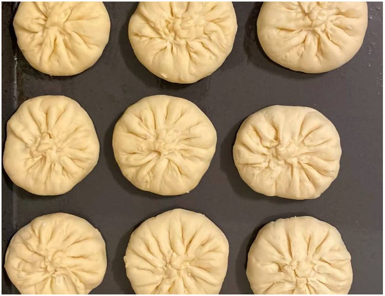 Пирожки с тыквой, рисом и изюмом