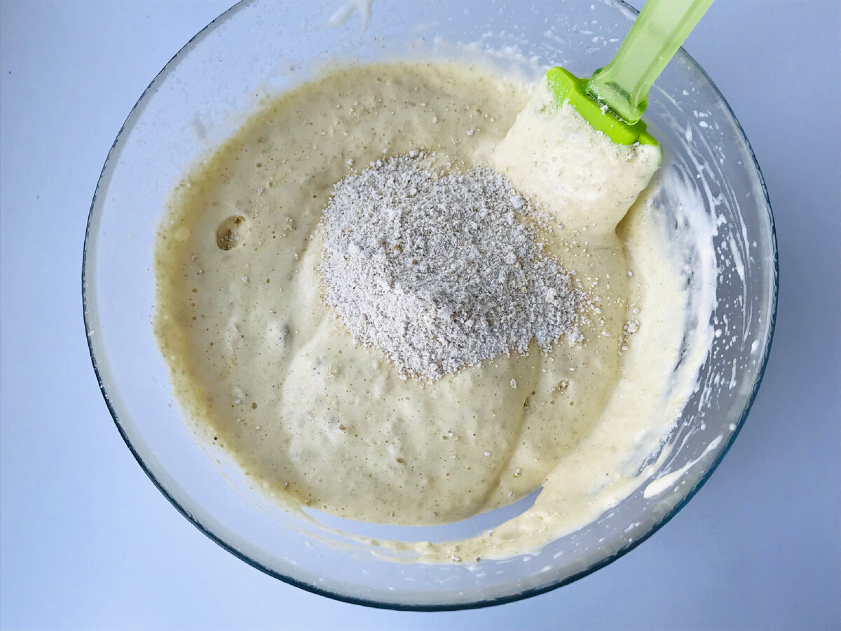 Шарлотка из овсяной муки с яблоками