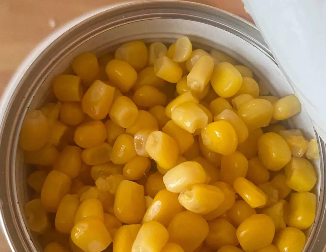 Крабовый салат с копченым сыром