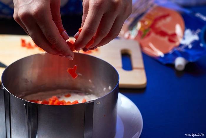 Крабовый салат слоями с сыром Крабовый салат слоями с сыром