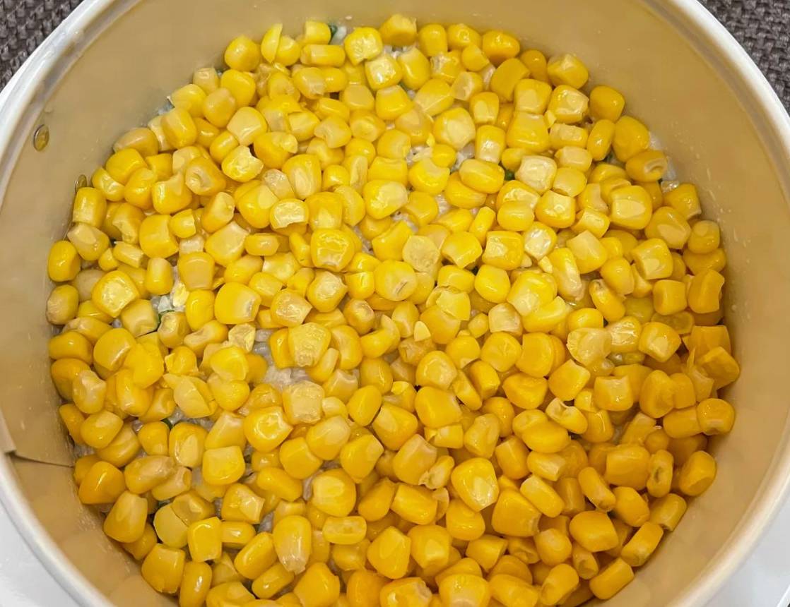 Крабовый салат слоями с кукурузой