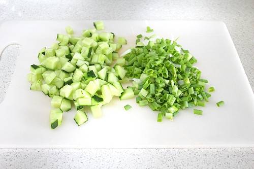 Крабовый салат с пекинской капустой и огурцом