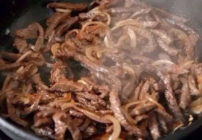 Китайский салат с говядиной и огурцом