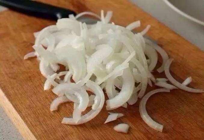 Китайский салат с говядиной и огурцом