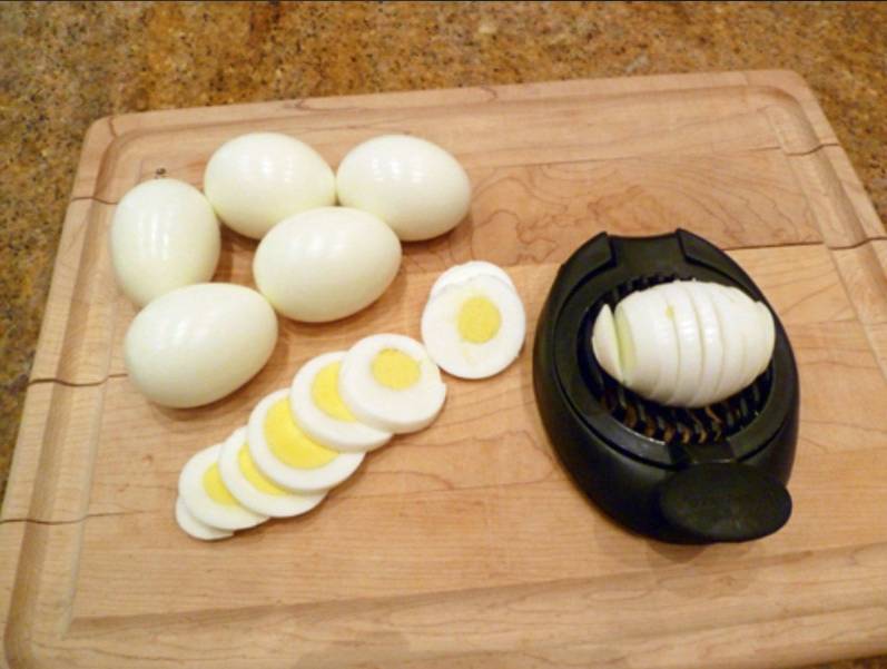 Картофельный салат с яйцом и луком