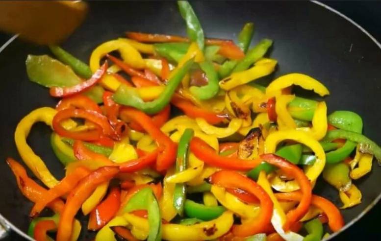 Китайский салат с говядиной и овощами