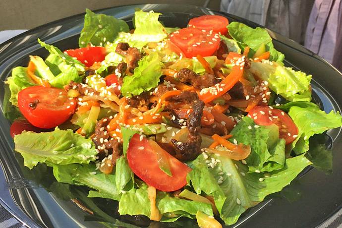 Китайский салат с говядиной и овощами