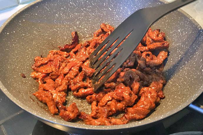 Китайский салат с говядиной и овощами