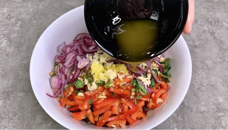 Грузинский салат с говядиной и грецкими орехами