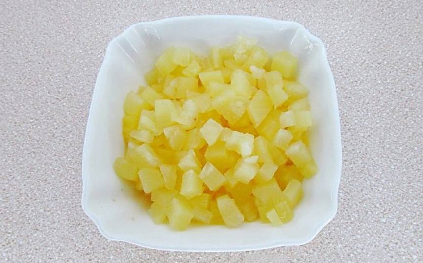 Салат с ананасом «Дамский каприз»