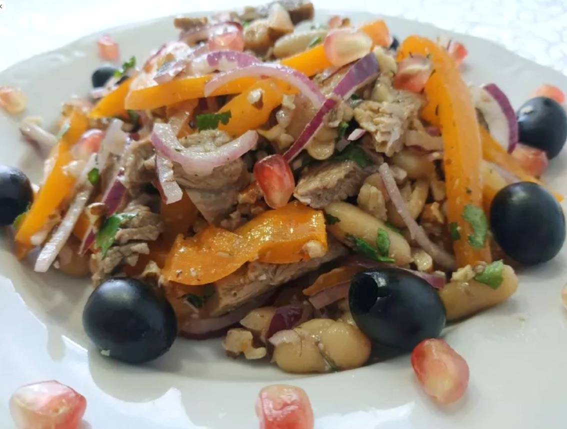 Грузинский салат с говядиной и гранатом