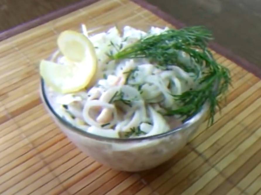 Дальневосточный салат с кальмарами
