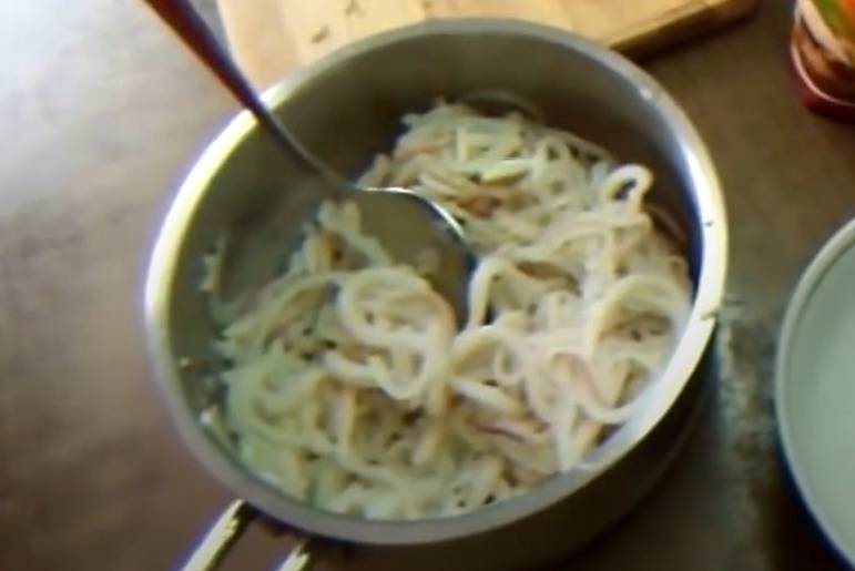Дальневосточный салат с кальмарами