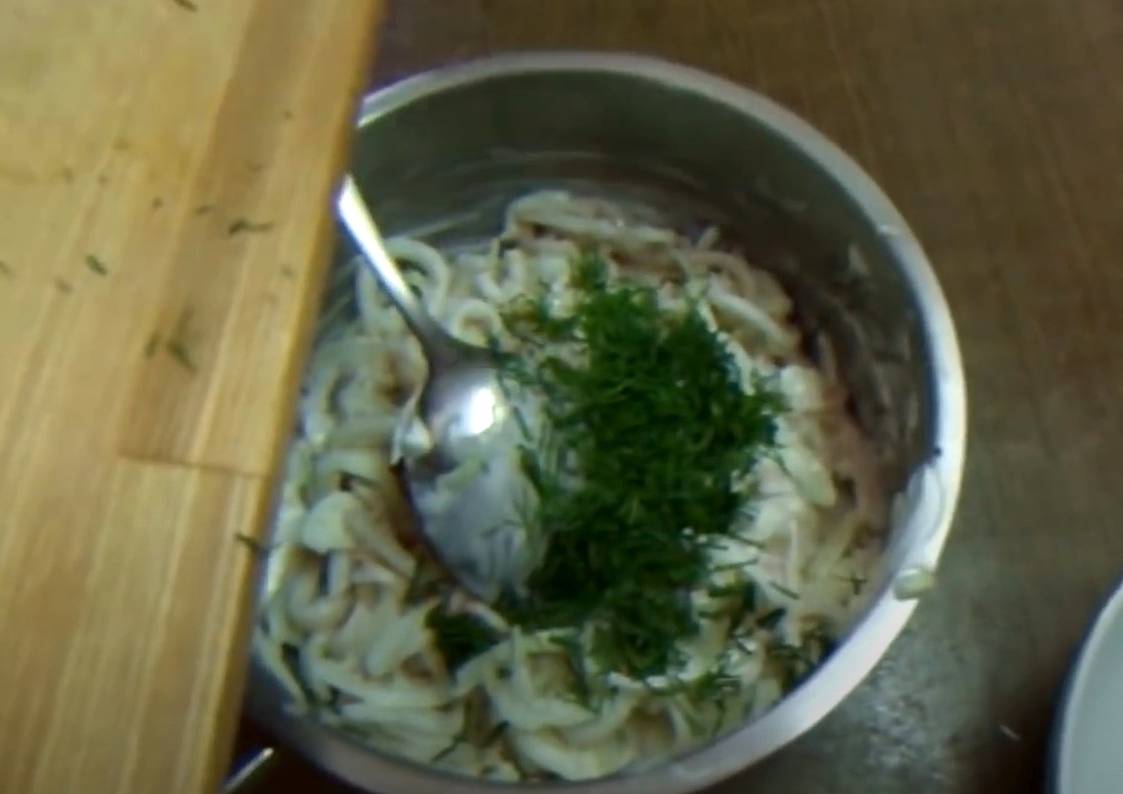 Дальневосточный салат с кальмарами