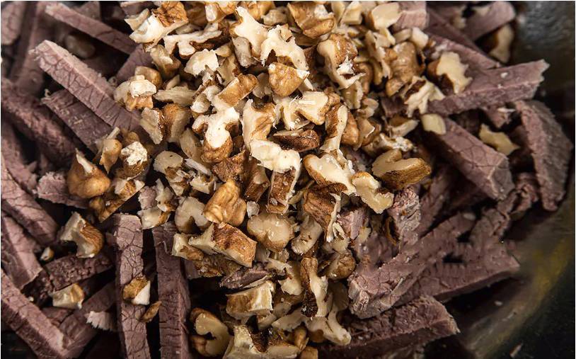 Грузинский салат с говядиной и болгарским перцем без майонеза