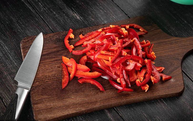 Грузинский салат с говядиной и болгарским перцем без майонеза