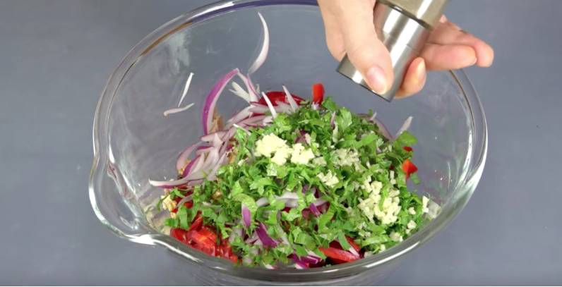 Грузинский салат с говядиной и болгарским перцем