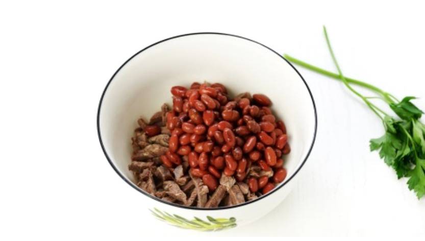 Грузинский салат с говядиной и баклажанами